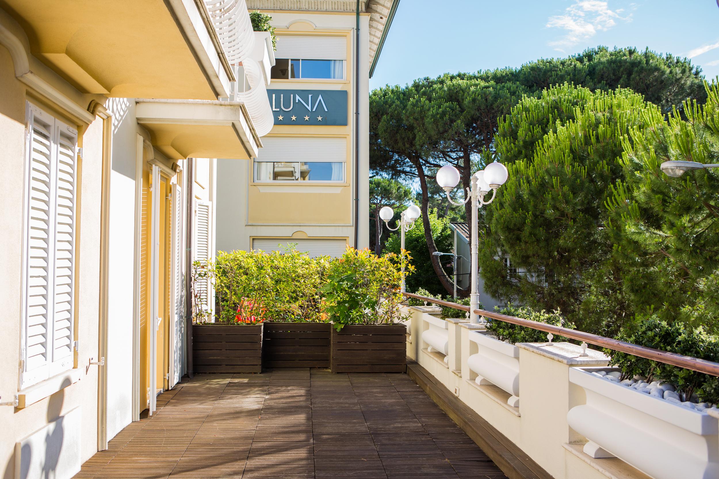 Hotel Luna Riccione E Aqua Spa Only Adults +12 Bagian luar foto
