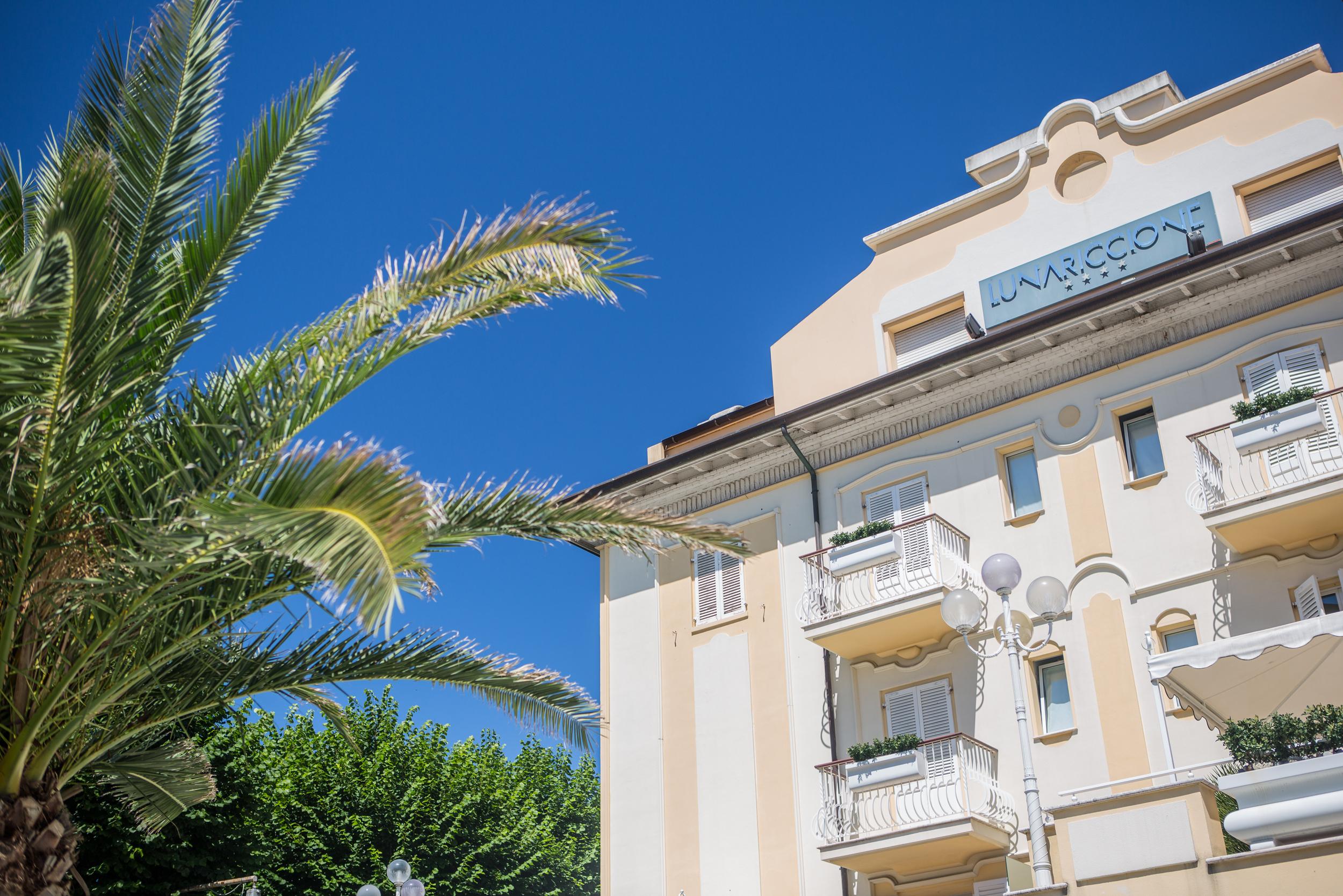 Hotel Luna Riccione E Aqua Spa Only Adults +12 Bagian luar foto
