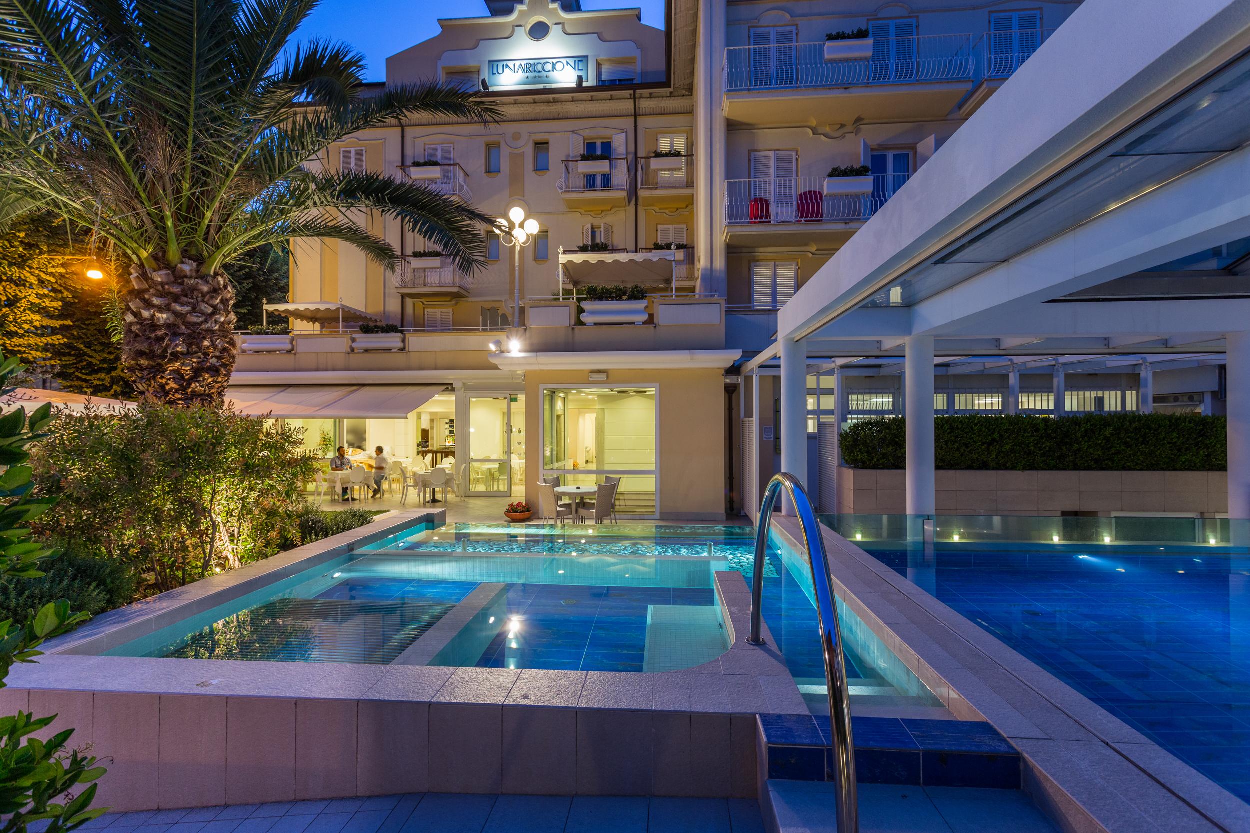 Hotel Luna Riccione E Aqua Spa Only Adults +12 Bagian luar foto