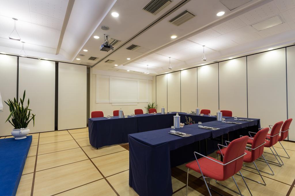 Hotel Luna Riccione E Aqua Spa Only Adults +12 Bagian luar foto