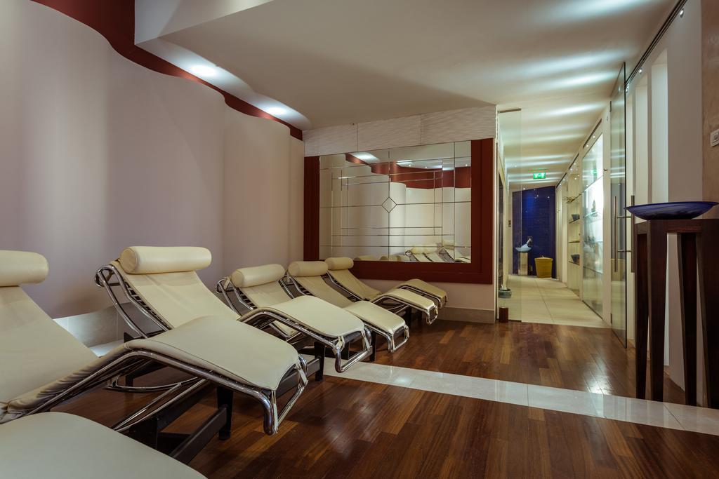 Hotel Luna Riccione E Aqua Spa Only Adults +12 Bagian luar foto