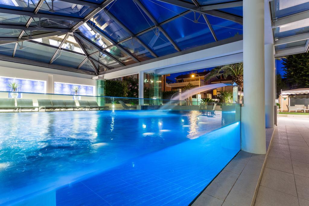 Hotel Luna Riccione E Aqua Spa Only Adults +12 Bagian luar foto